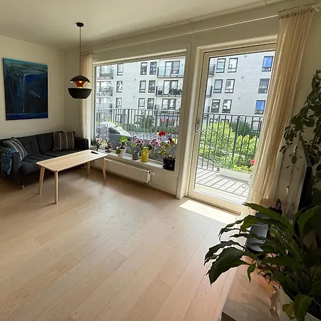 Modern & Cozy Near Center