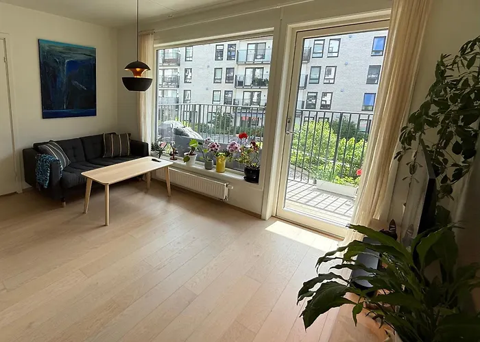 Modern & Cozy Near Center