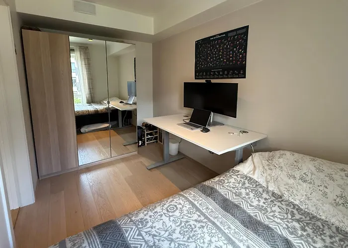 Modern & Cozy Near Center *